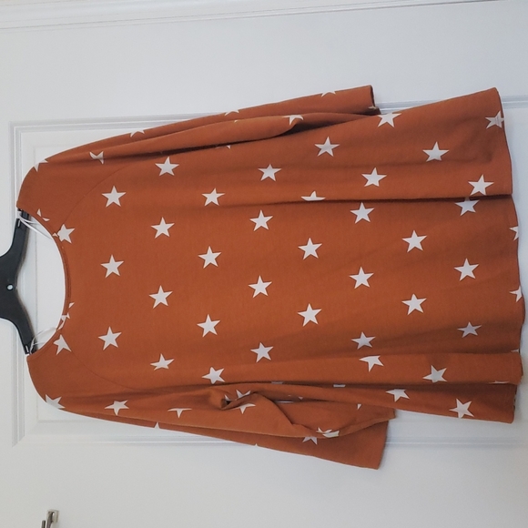 Rust Color Star Print Top - Picture 3 of 3